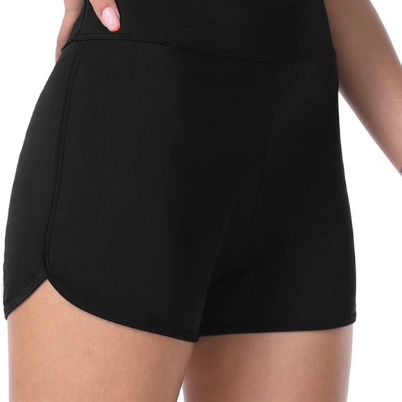 Woman’s swim shorts - Picture 3 of 3